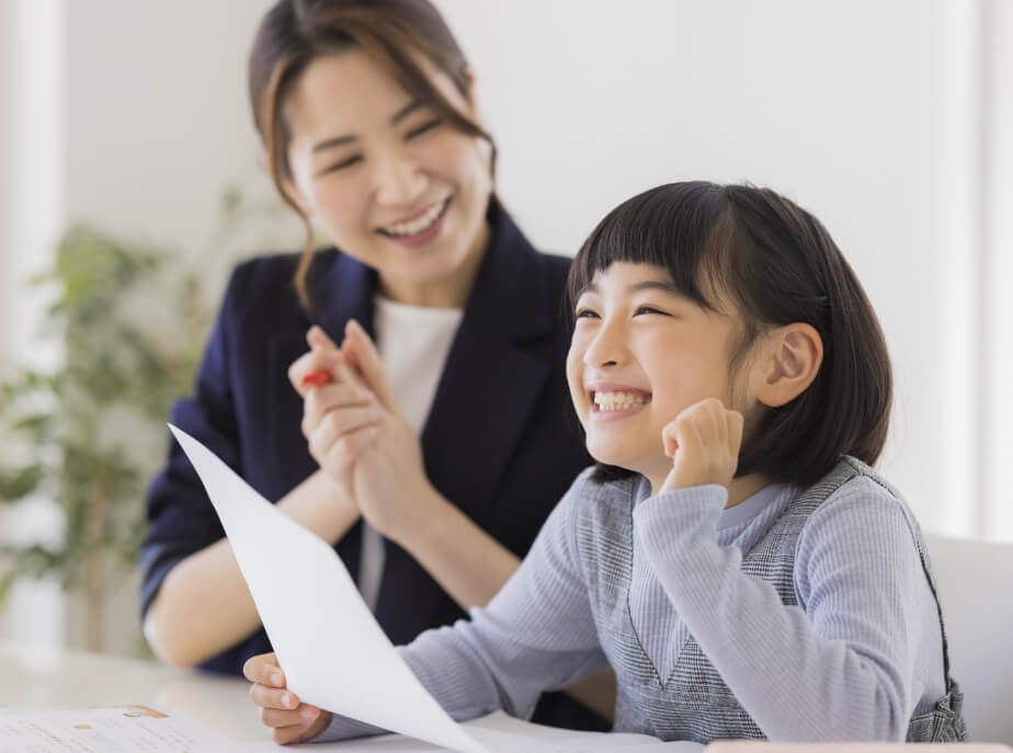 子供と先生の写真